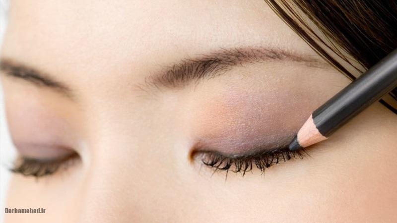آرایش چشم ساده؛ چگونه خط چشم ساده ولی خیلی جذاب داشته باشیم؟ 1 آرایش چشم ساده؛ چگونه خط چشم ساده ولی خیلی جذاب داشته باشیم؟