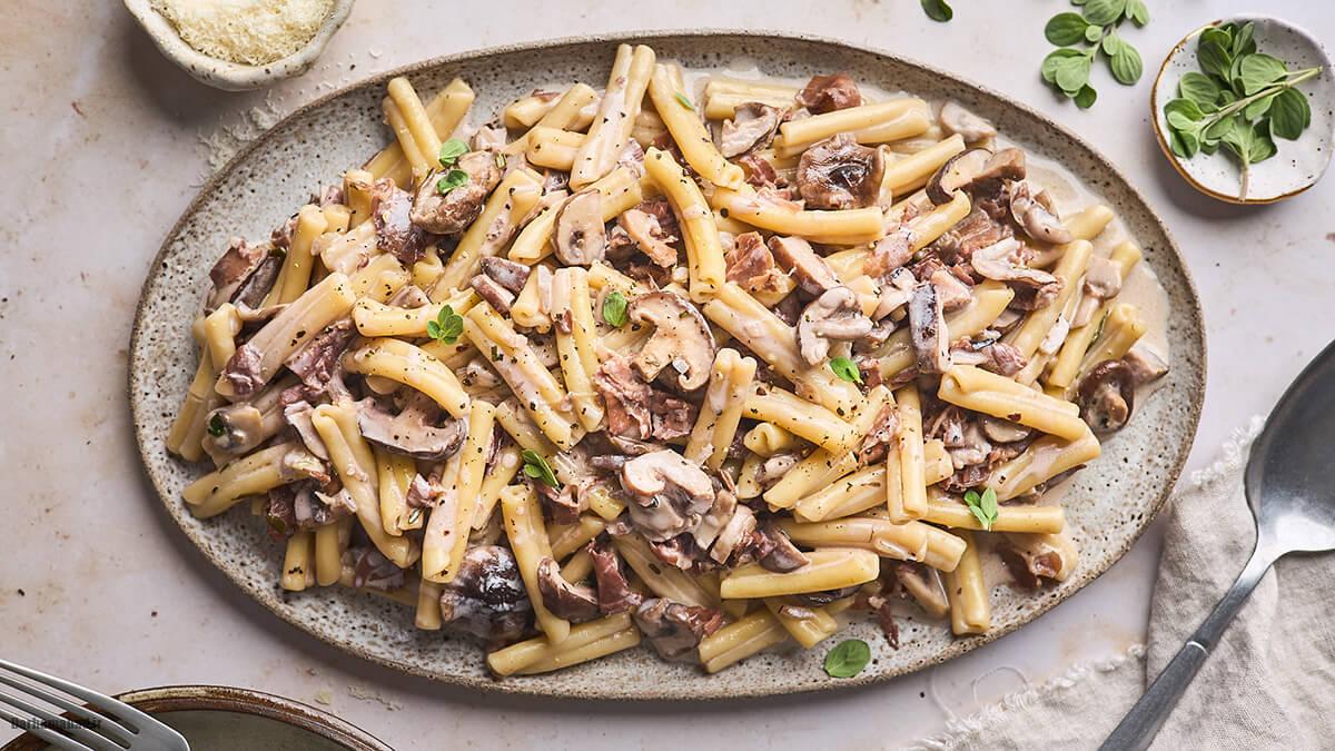 طرز تهیه پاستا آلفردو با مرغ؛ شام فوری با طعم ایتالیایی