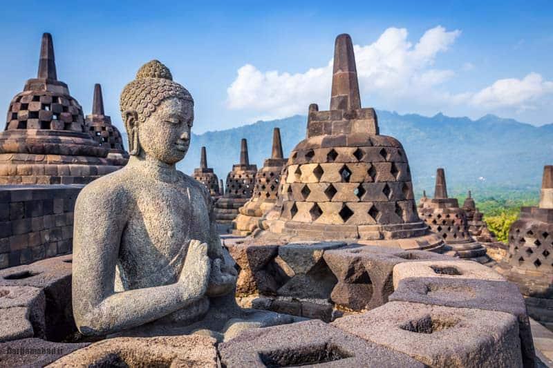 borobudur-temple-indonesia3 مجسمه های بودا در معبد بورو بودور