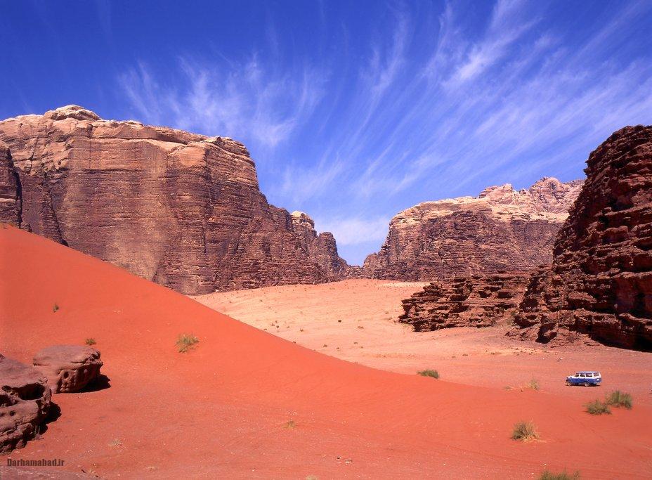 4 wheel drive in Wadi Rum desert in Jordan بیابان وادی رم