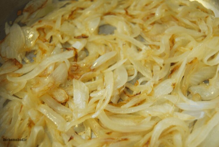 golden-caramelized-onions3 شروع سرخ کردن