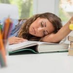 علت های خستگی را بشناسید! | و چه چیزی باعث خستگی میشود