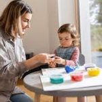 بازی‌های خلاقانه مادران شاغل با فرزندانشان