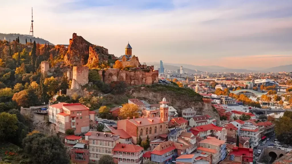 بهترین مقاصد برای سفر و گردش به کشورهای خارجی در فصل بهار و تابستان مسافرت به گرجستان
