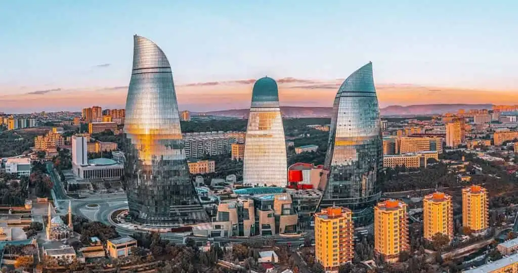 بهترین مقاصد برای سفر و گردش به کشورهای خارجی در فصل بهار و تابستان مسافرت به آذربایجان