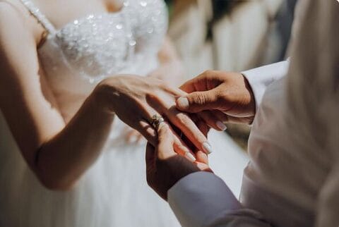 عقد آریایی چیست؟