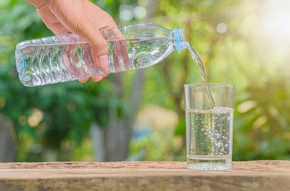 فواید نوشیدن آب ولرم به صورت ناشتا