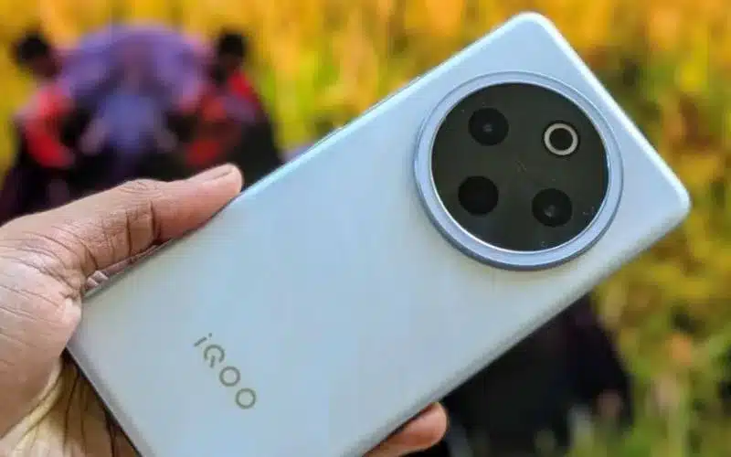 بررسی بهترین گوشی های میان رده سال ۲۰۲۵ ( از سامسونگ تا شیائومی) 4 iQOO Z10 5G