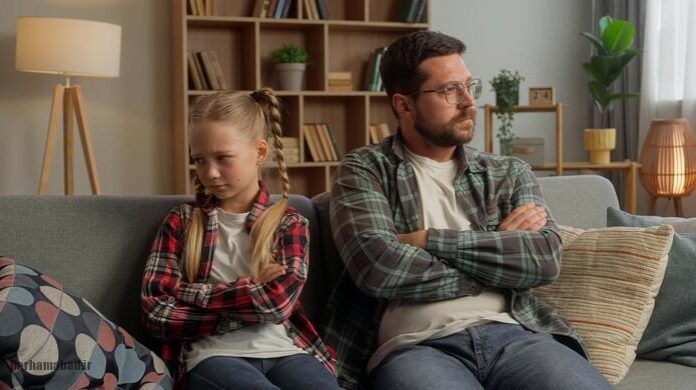 رفتارهای ناخواسته که والدین باانجام دادنشان باعث دور شدن فرزندان خود می شوند!