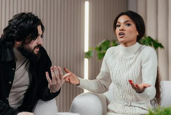 سوالات نامناسب گفت و گو و بهتر است بدانید!