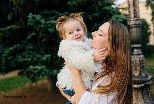 کودکان را مجبور به بغل کردن دیگران نکنید!