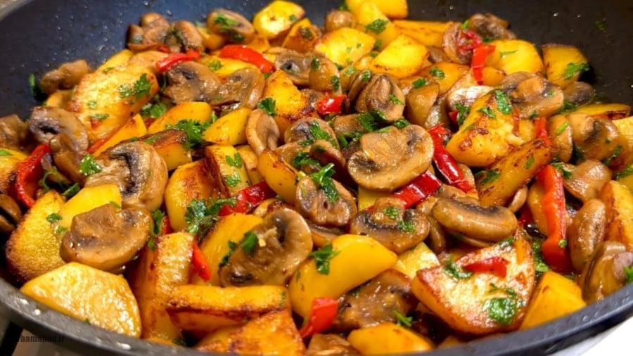 غذا با قارچ و سیب زمینی