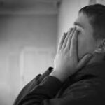 چگونه با مرگ عزیزان کنار بیاییم؟ راهکارهای موثر برای غم و اندوه