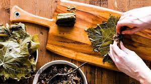 طرز تهیه دلمه برگ مو لذیذ و دلچسب