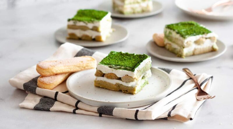تیرامیسوی تابستانی با توت‌فرنگی و چای سبز ماچا؛ دسر خنک و متفاوت