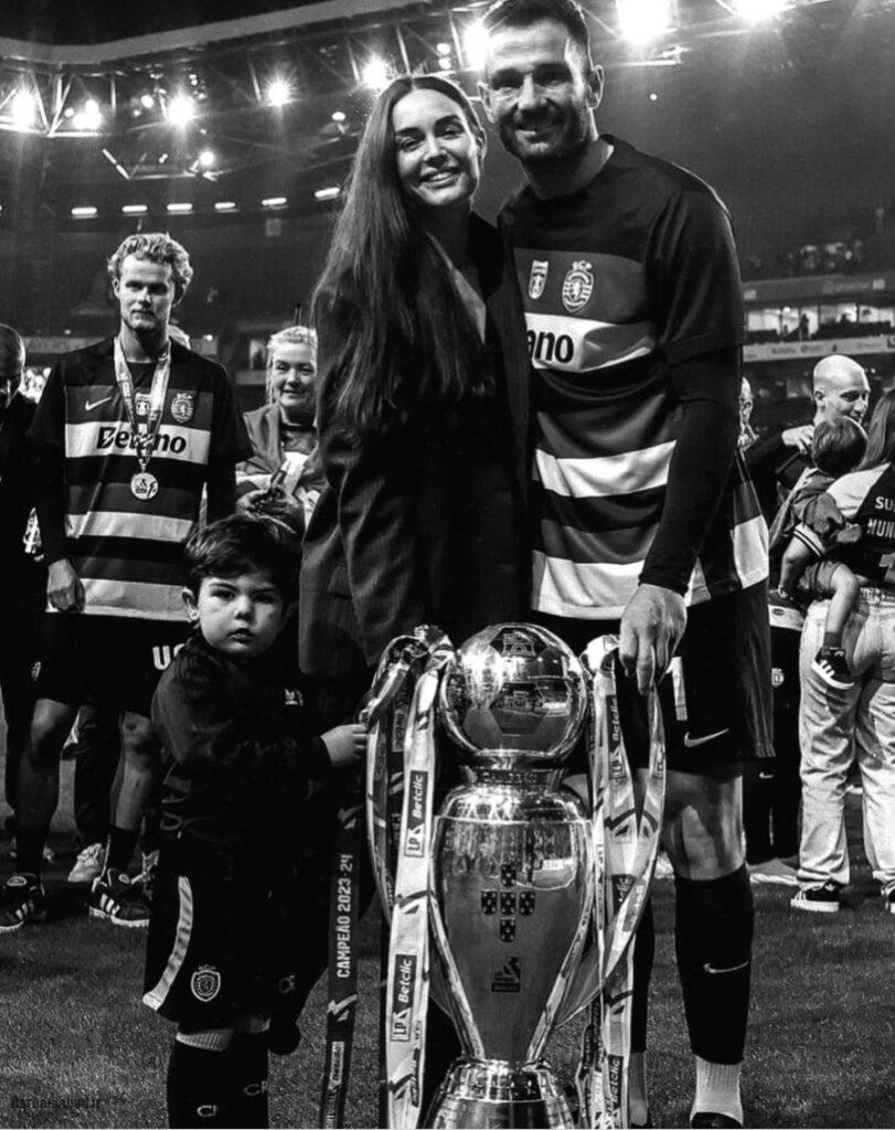 جشن قهرمانی آنتونیو آدان با همسر و فرزندش در اسپورتینگ لیسبون