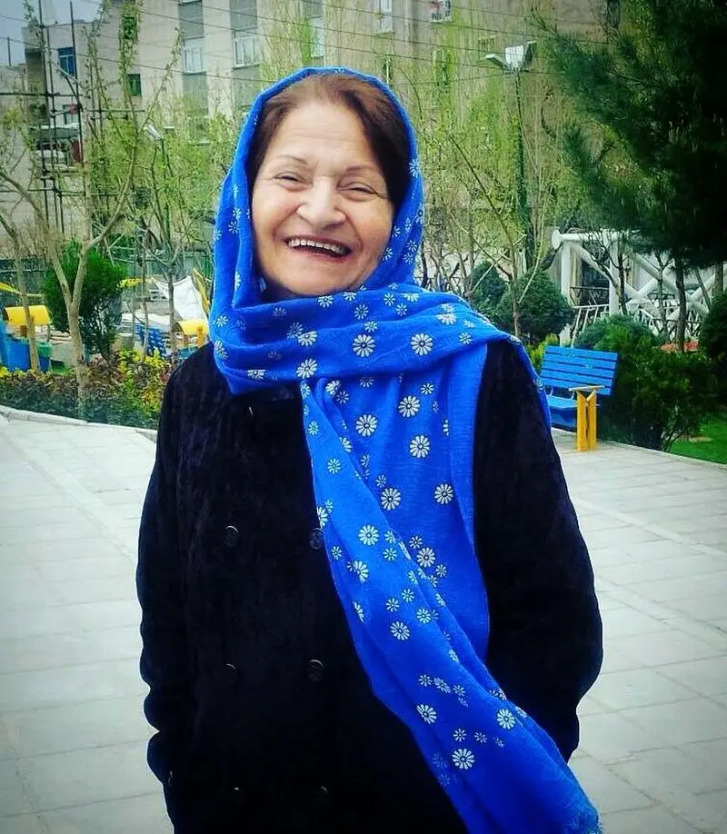 مادر نوش آفرین خواننده زن ایرانی مادر نوش آفرین خواننده زن ایرانی