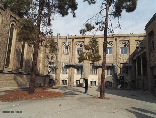 مدرسه ژاندارک تهران یکی از قدیمی‌ترین مدارس دخترانه ایران