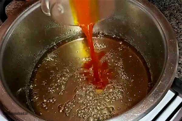 مرحله دوم: افزودن زعفران برای نبات