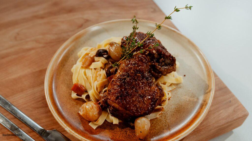 خوراک مرغ و شراب