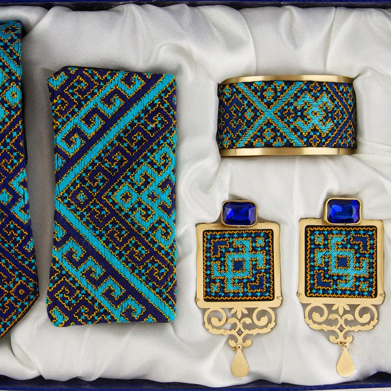 Iranian-style accessories اکسسوریهای اصیل ایرانی