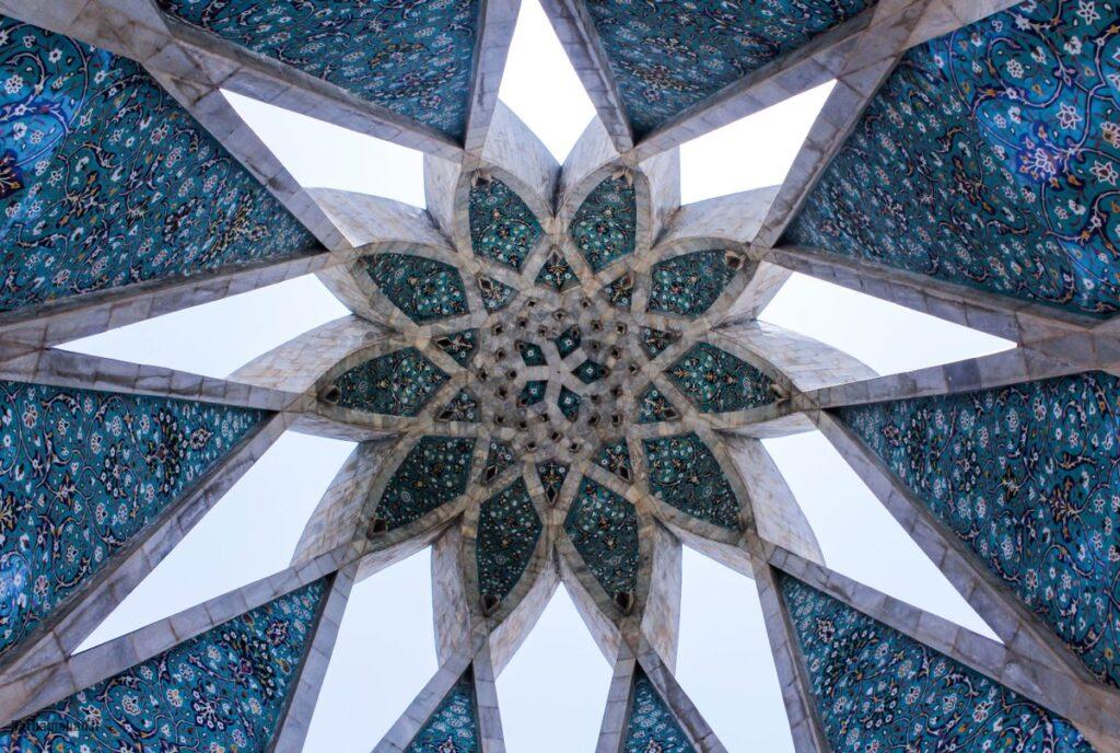 معماری مقبره خیام