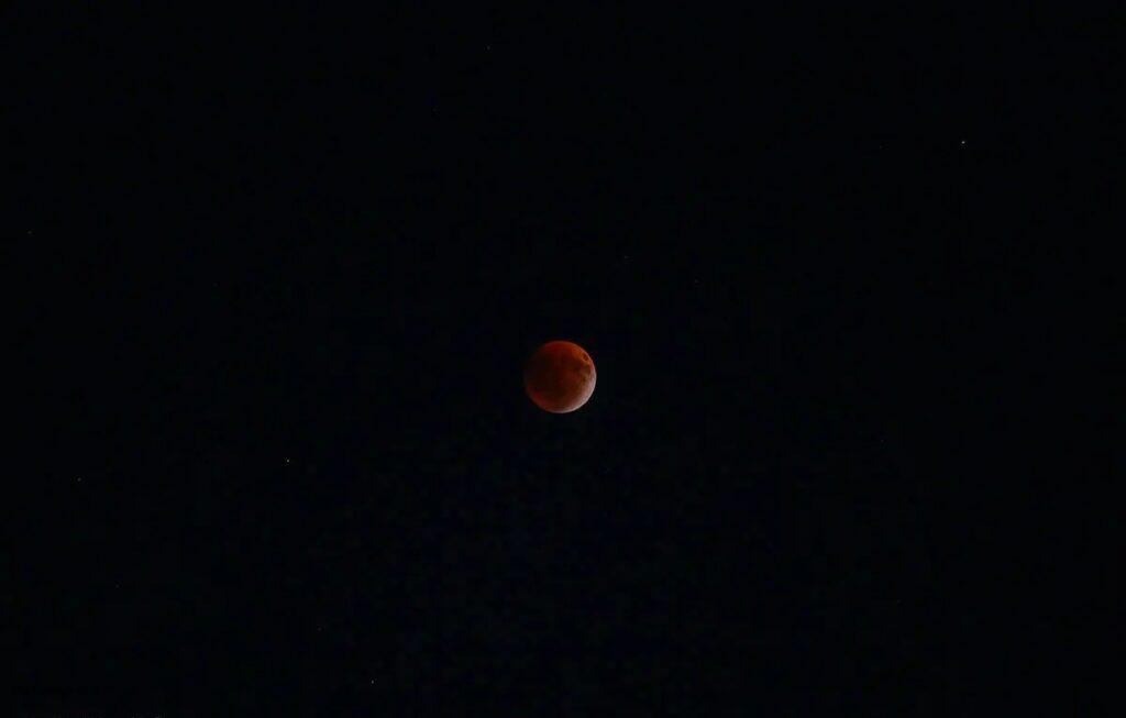 ماه خونین در ایران شهریور  1404