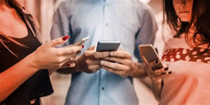 تأثیر شبکههای اجتماعی بر خانواده