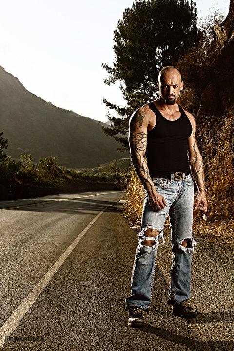 بیوگرافی کامبیز قربانی