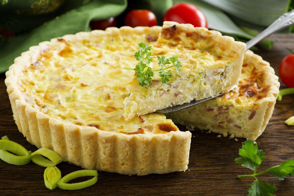 27936009 - quiche lorraine-french cake. غذای فرانسوی