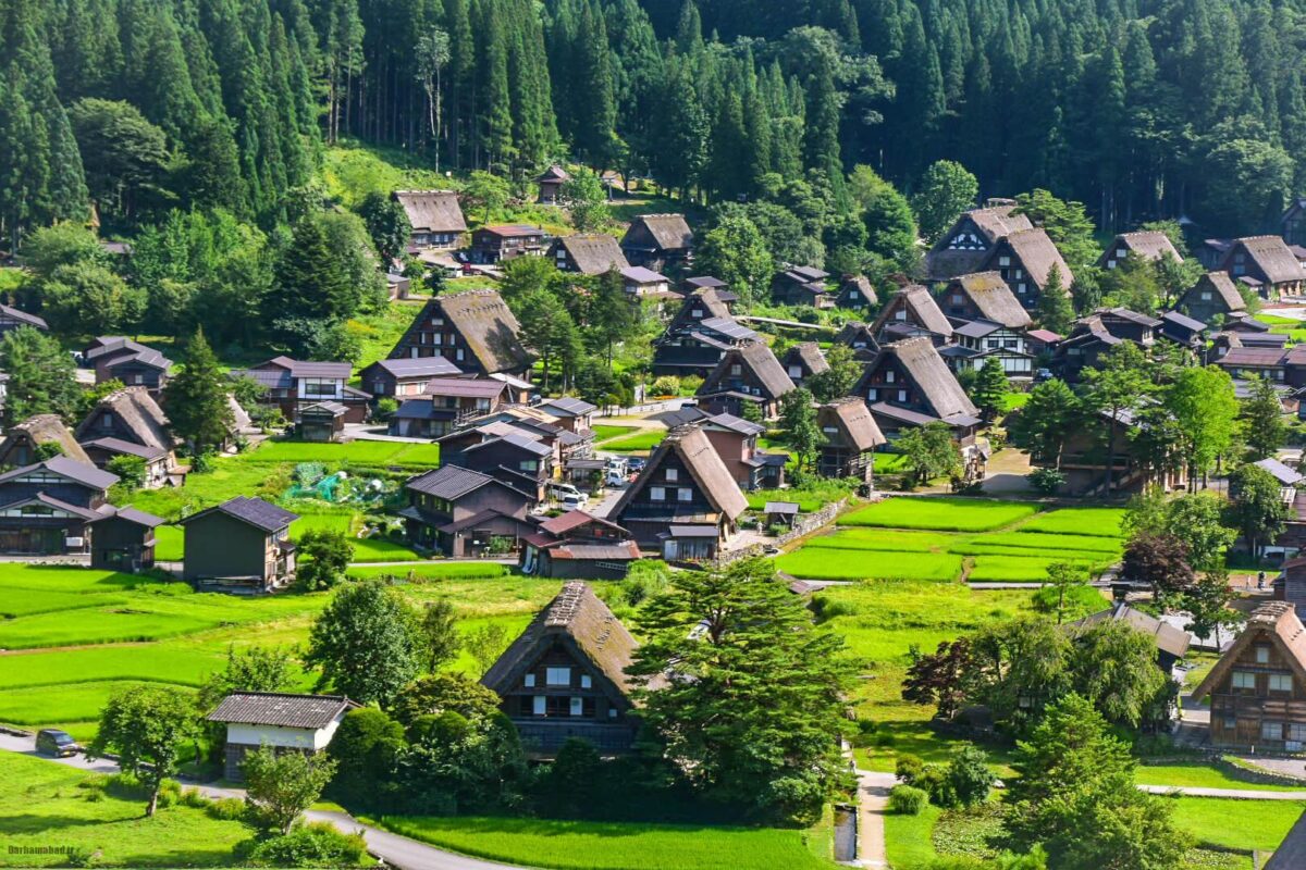 shirakawa-go-village-japan1