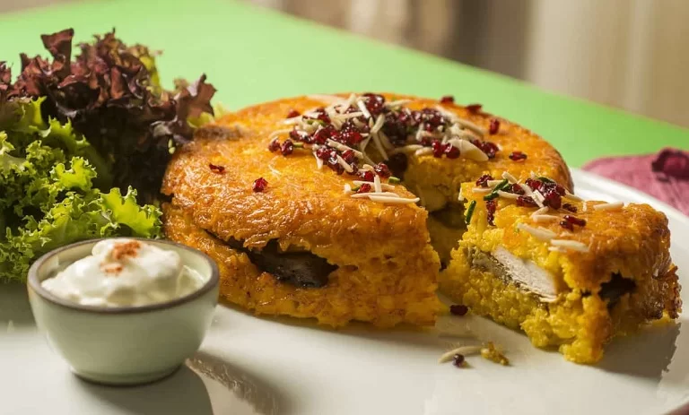 ته چین مرغ و قارچ