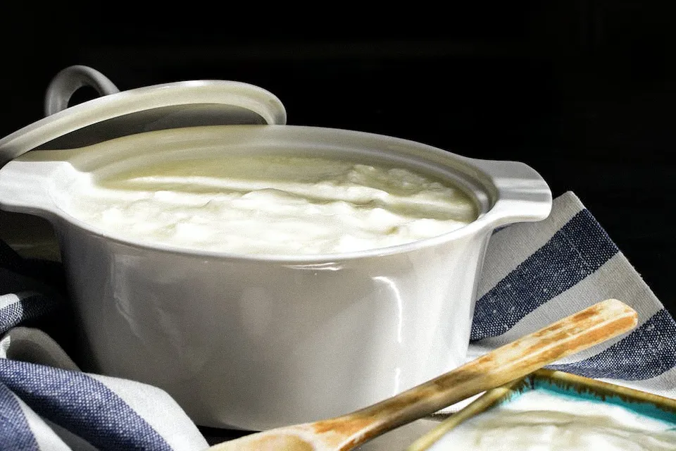 آب انداختن ماست