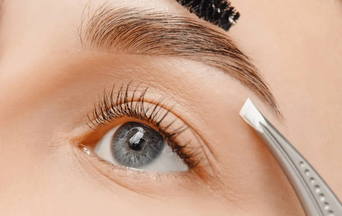 بهترین مدل ابرو برای پلک‌ افتاده