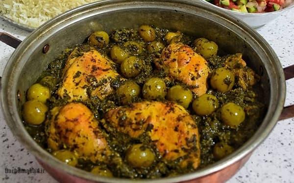 خورشت گوجه سبز