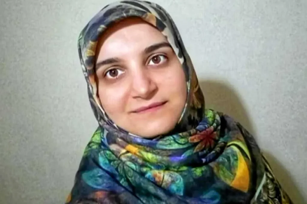 مهدیه اسفندیاری