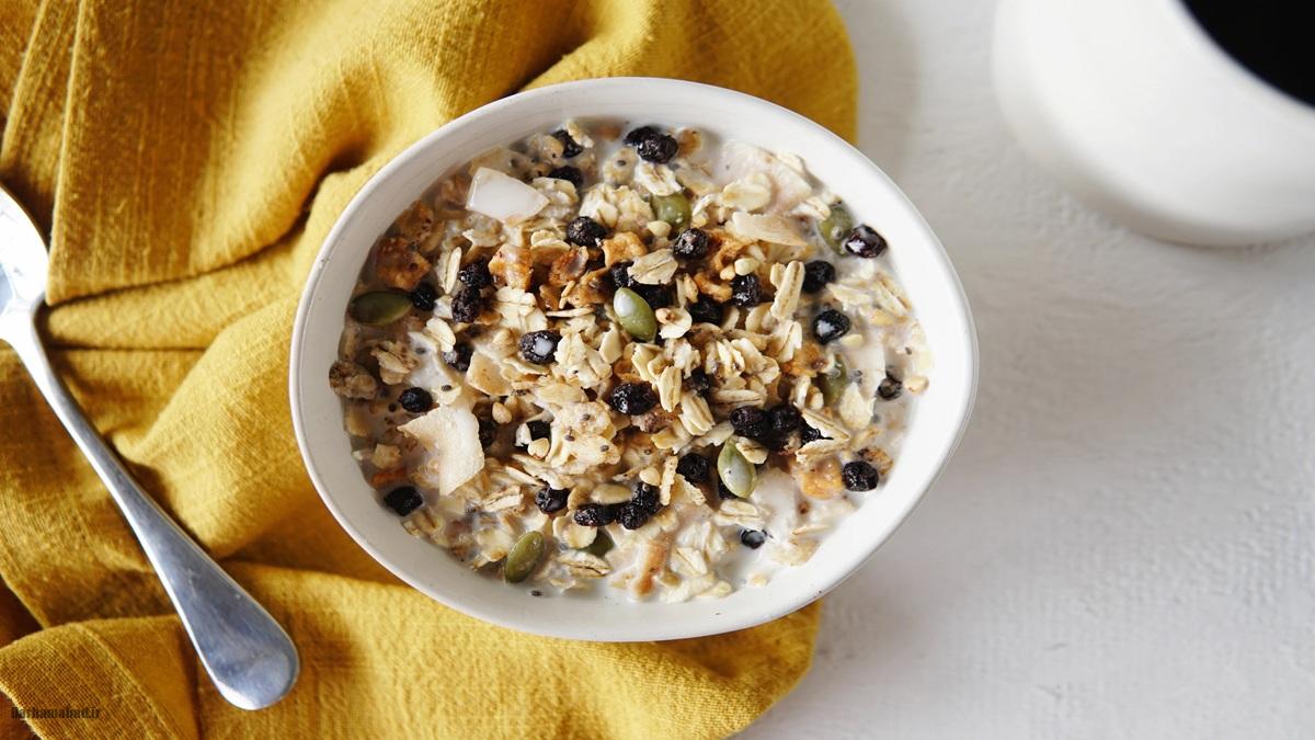Muesli is a nutritious and healthy breakfast.