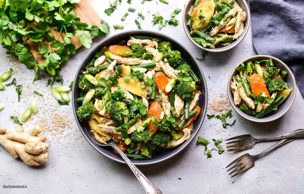 Steamed chicken and vegetables مرغ و سبزیجات بخارپز