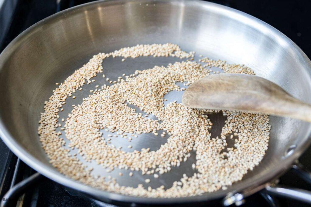 Use of sesame in cooking بودادن کنجد