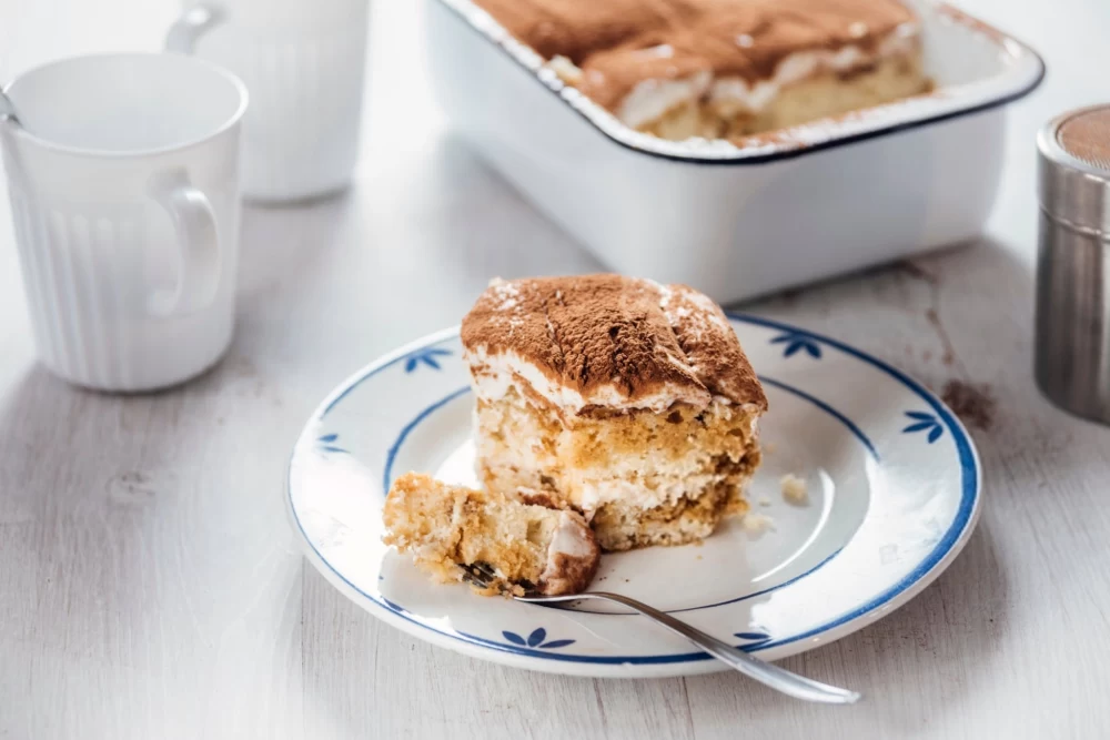 کیک بیسکوییتی پوینگی