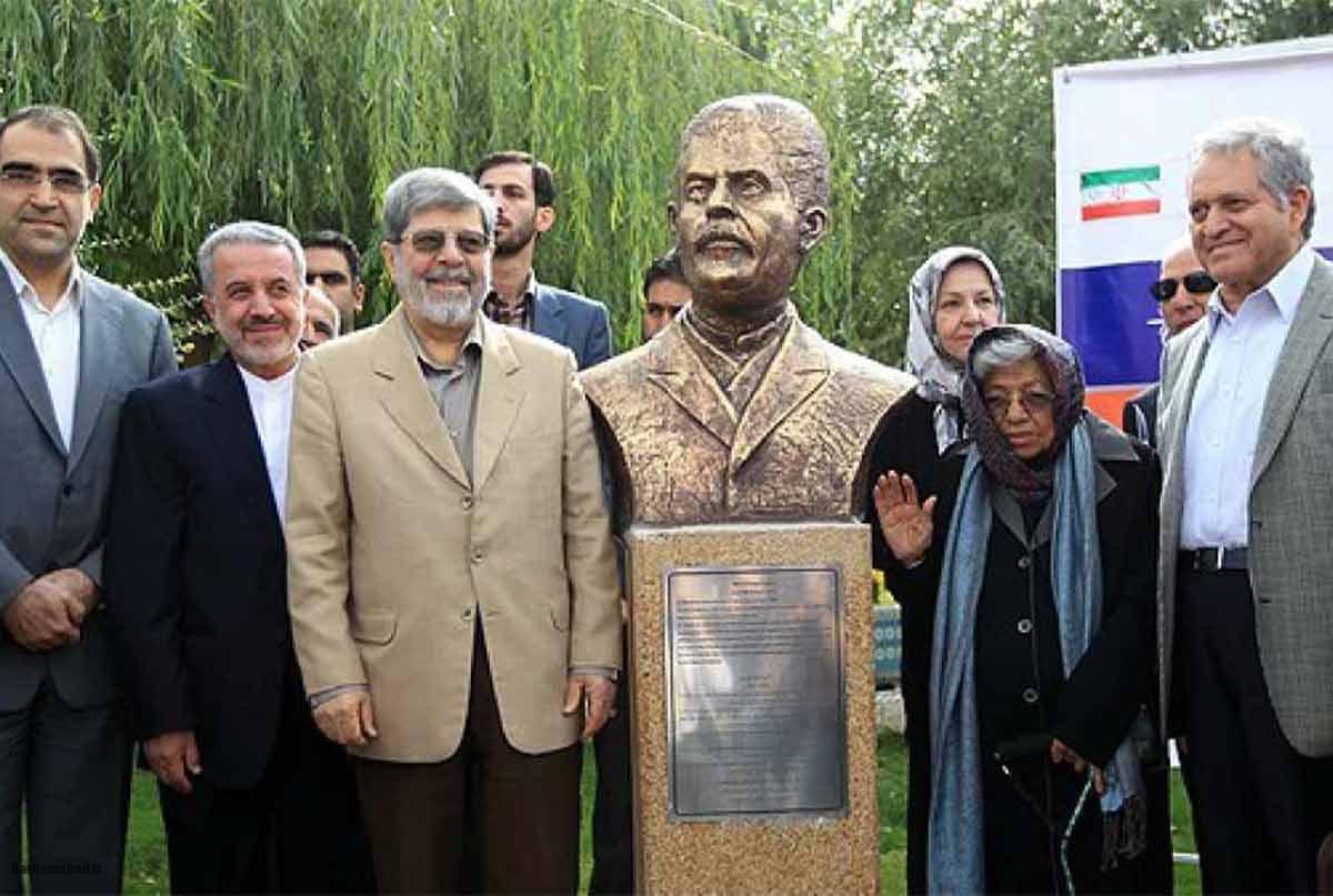 دکتر محمد قریب