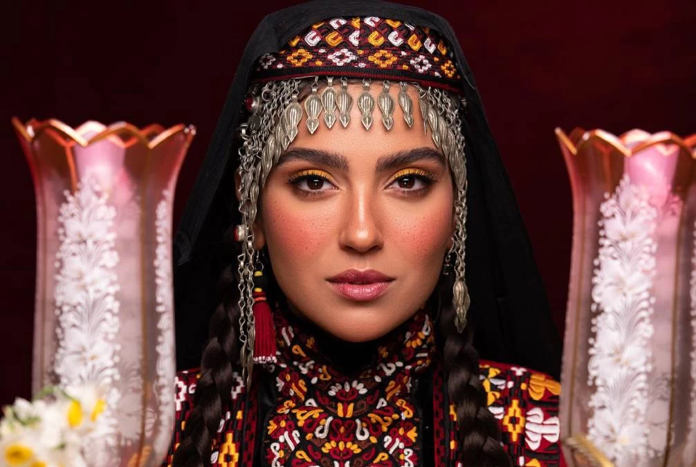 مونا کرمی مونا کرمی