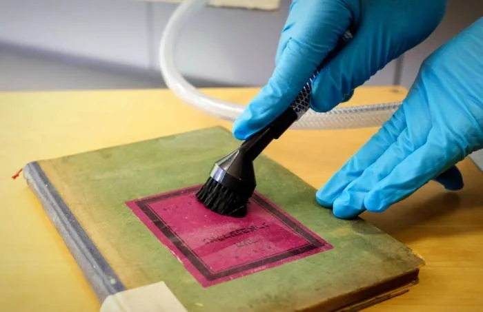 تمیز کردن کتاب تمیز کردن کتاب